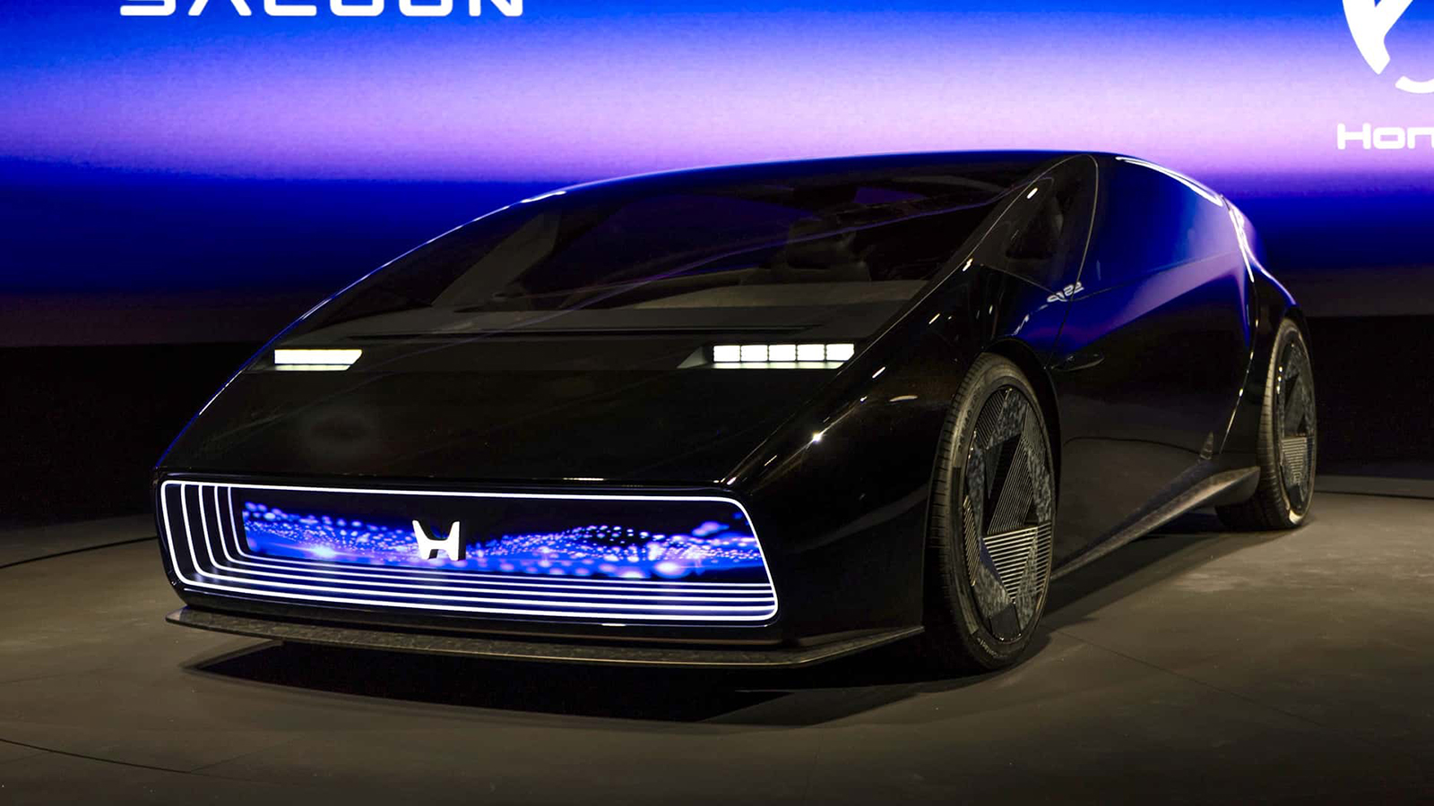 Η Honda παρουσίασε το Saloon και το Space-Hub minivan concept στη CES 